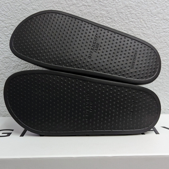 (SOLD) Givenchy Shower Slides - Picture 9 of 14